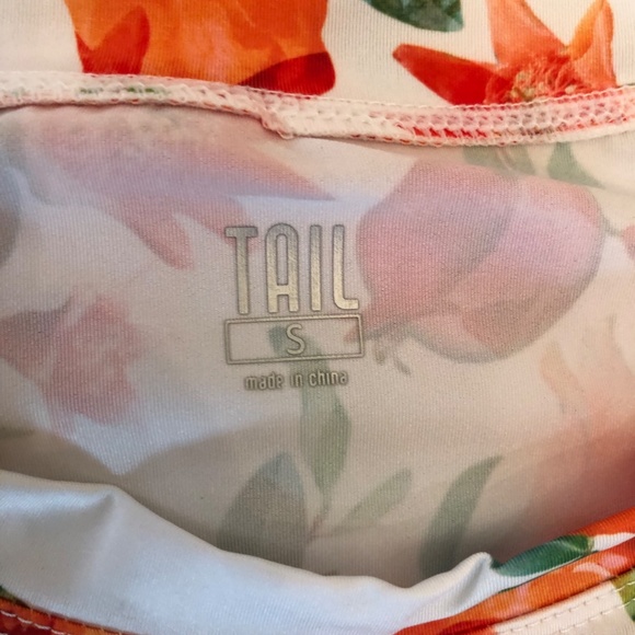 TAIL "Sporty top in berries & flowers" - Picture 2 of 4